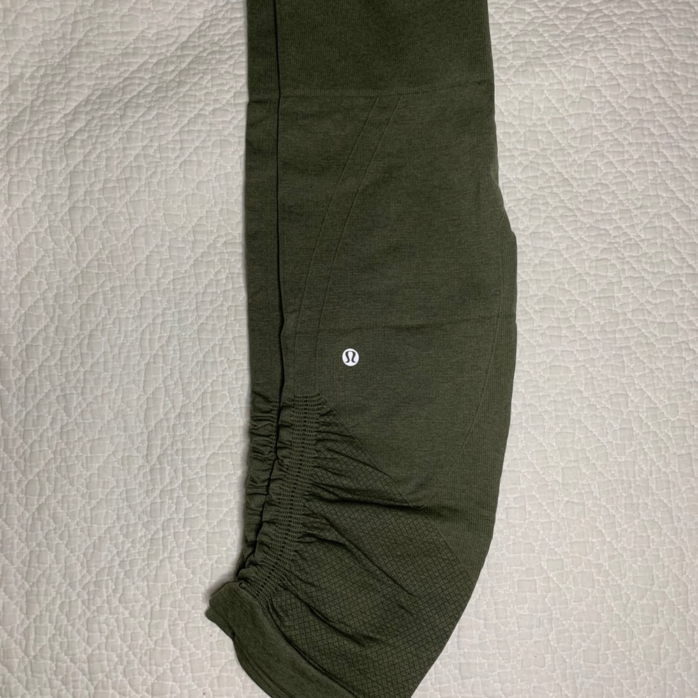 Lululemon Capri size 8 EUC